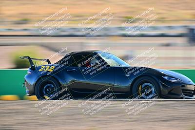 media/Oct-18-2025-Extreme Speed (Sat) [[d6d7e1fef1]]/Group 3 Purple/Session 3 (Turn 1)/